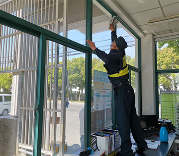 清掃衛(wèi)生美環(huán)境，服務客戶當先鋒